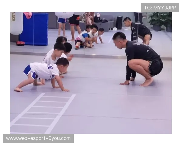 综合格斗：选手体能训练与恢复策略成为胜负关键，综合格斗的基础训练